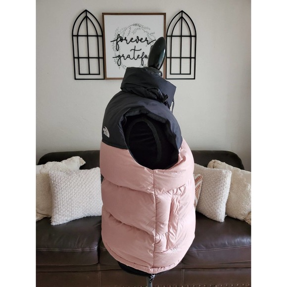 The North Face Women's Nuptse Pink & Black 700 Fill Puffer Vest Size Medium - Picture 9 of 12